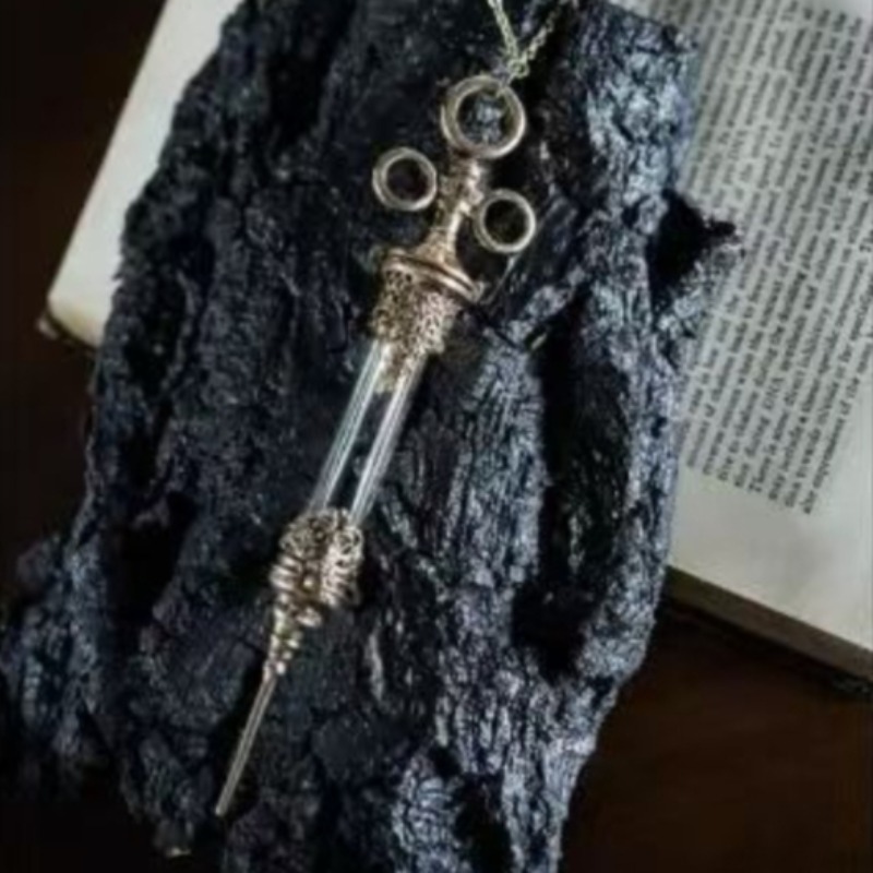 Collier pendentif seringue got - Body Jewelry Goth avis et prix